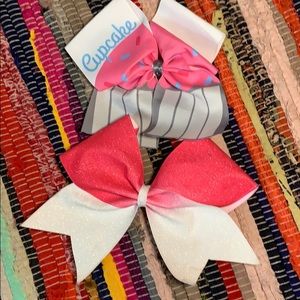 I’m selling 2 pack  cheer bows